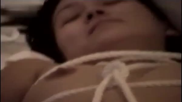 公司加夜班吃完宵夜和刚离异的少妇女同事去酒店开房喜欢来点刺激的绑起做爱普通话对白